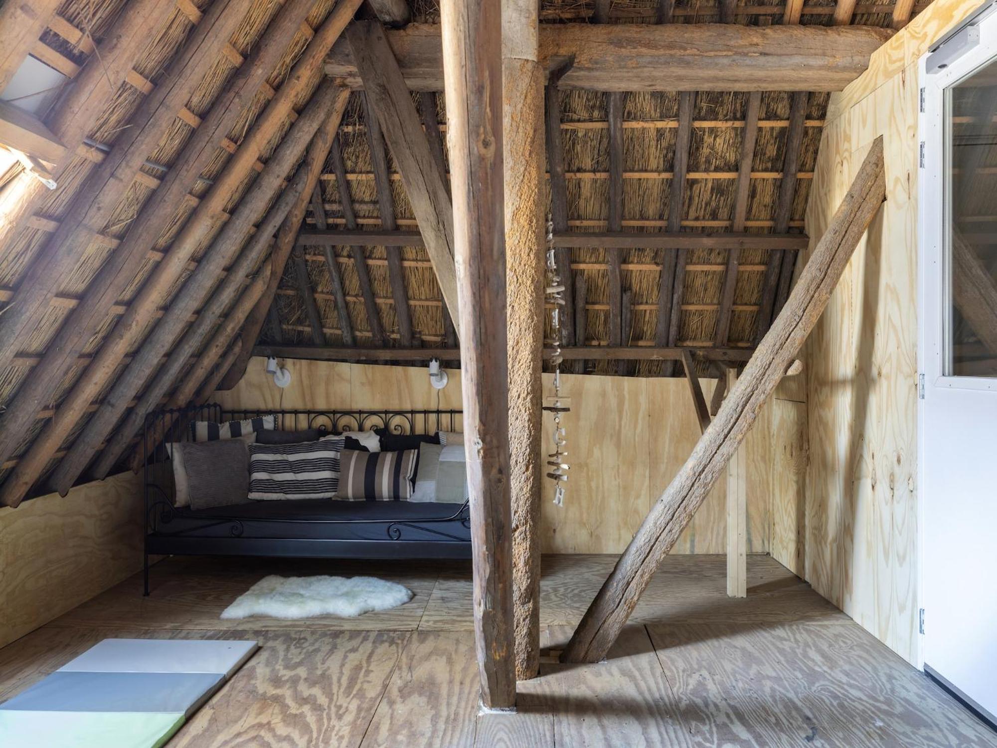 Luxuriously Restored Farmhouse With Trendy Interior Close To Sea And Forest خروت المظهر الخارجي الصورة