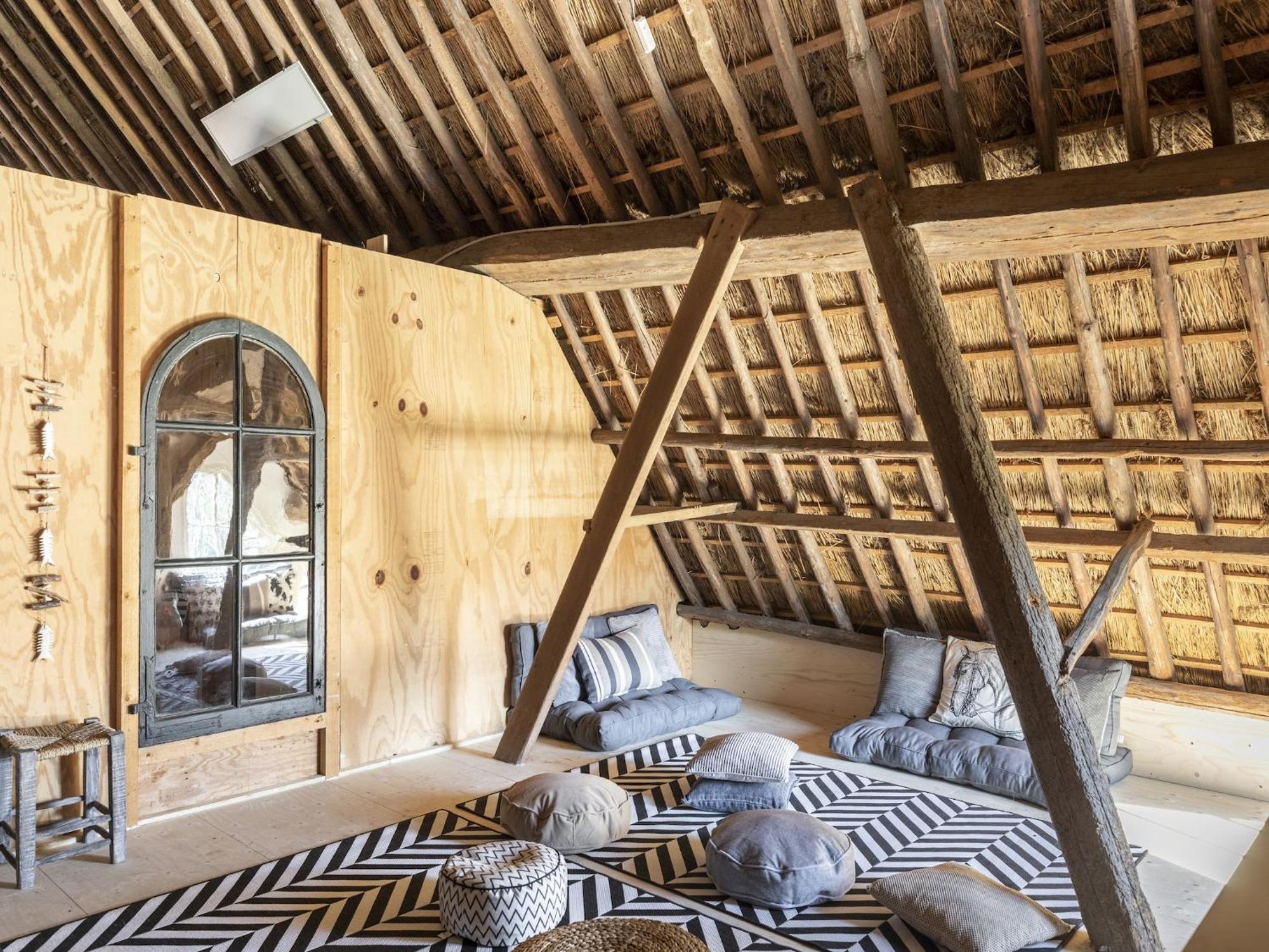 Luxuriously Restored Farmhouse With Trendy Interior Close To Sea And Forest خروت المظهر الخارجي الصورة